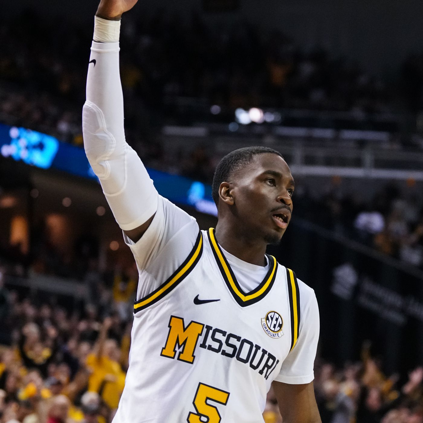 D’Moi Hodge Signs Two Way Contract With LA Lakers